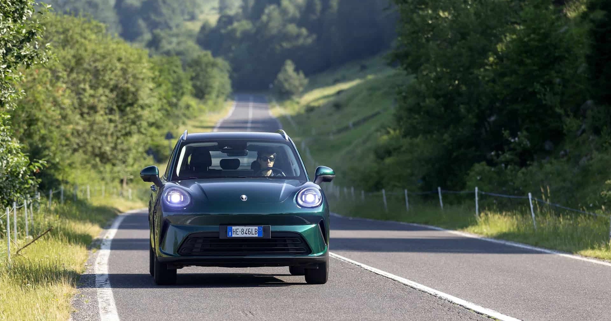 Auto elettrica cinese GWM Ora 5 con design compatto e tecnologia avanzata, adatta al mercato europeo
