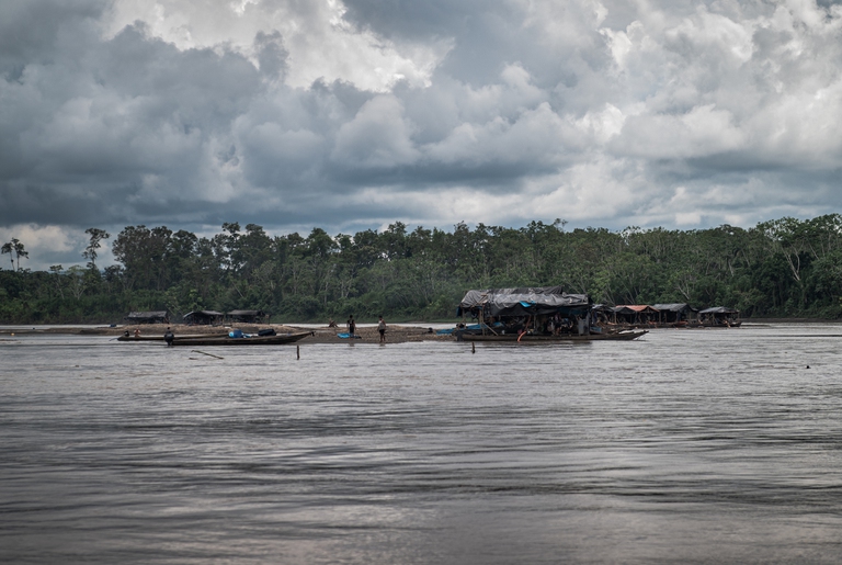 estrazione illegale oro perù