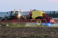 Pesticidi, in Francia si potrà usare il glifosato a 5 metri dalle case