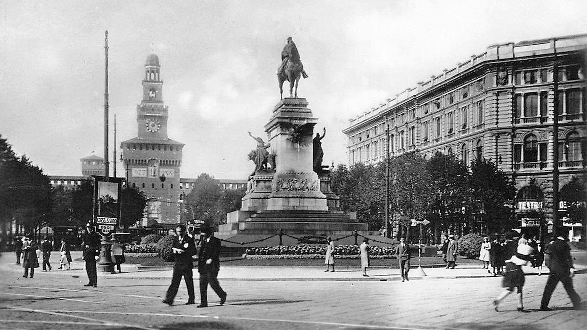 Piazze di Milano con gli alberi