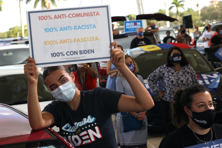 Sostenitrici cubane di Joe Biden a Miami, in Florida, USA
