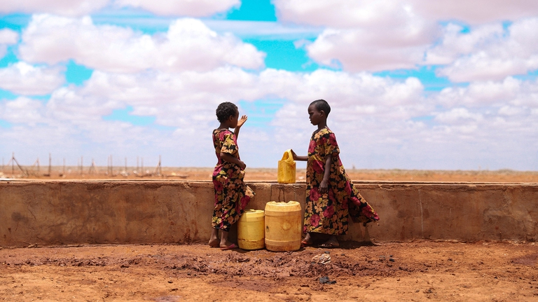 Saranno i bambini a pagare la crisi climatica. La prova in uno studo di Save the children