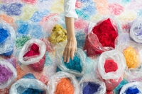 Scraps, il riuso creativo degli scarti tessili in mostra a New York