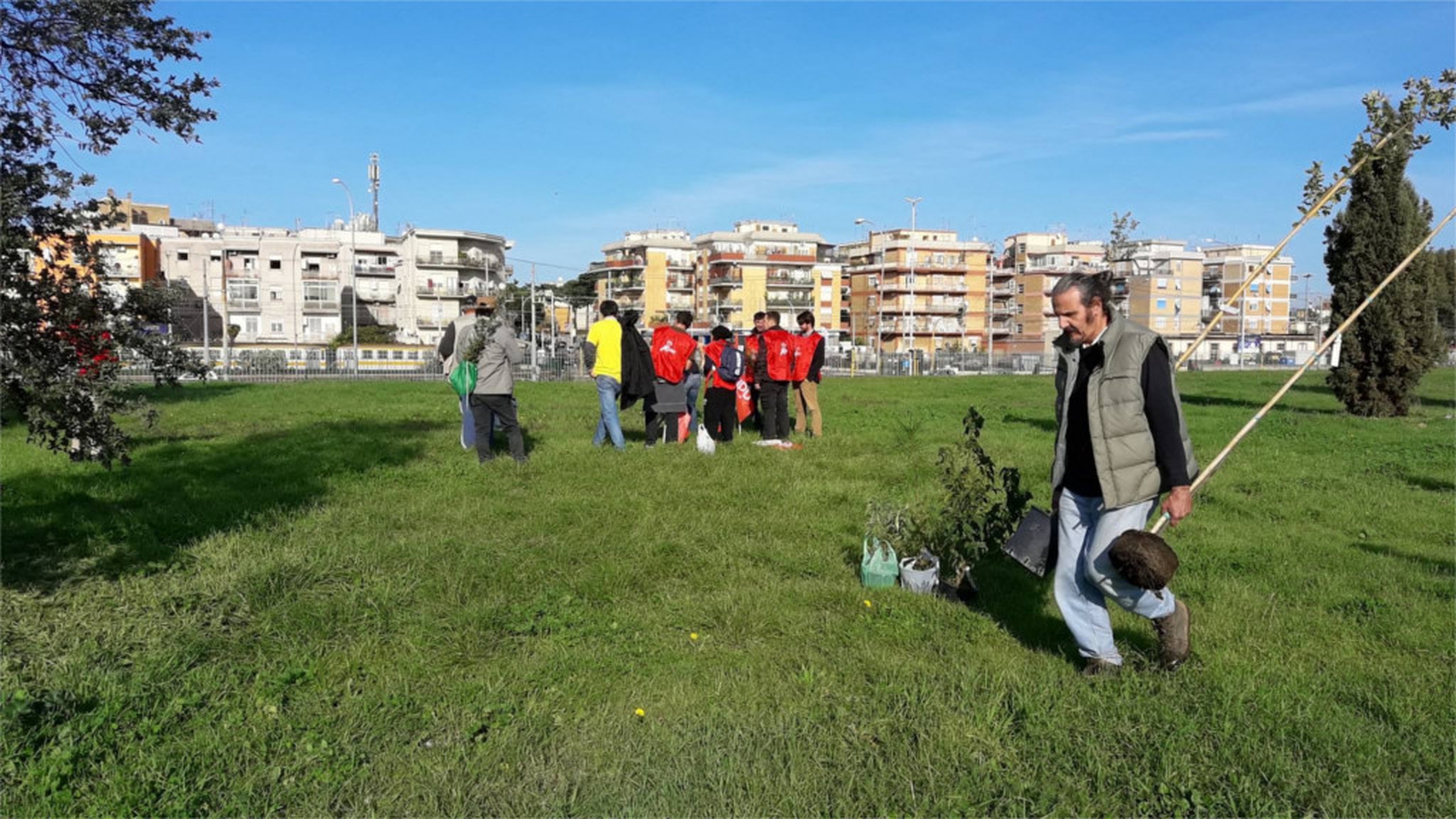 Parte la piantumazione dopo la Marcia degli alberi