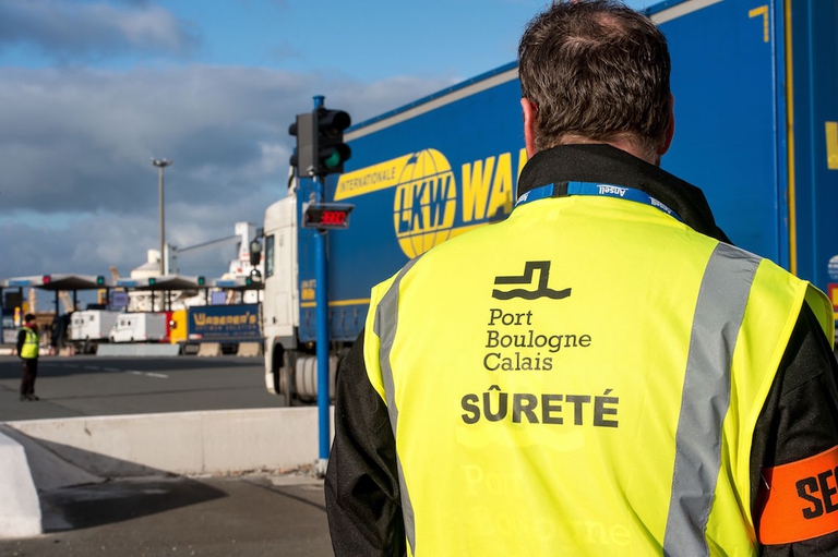 Francia Calais migranti