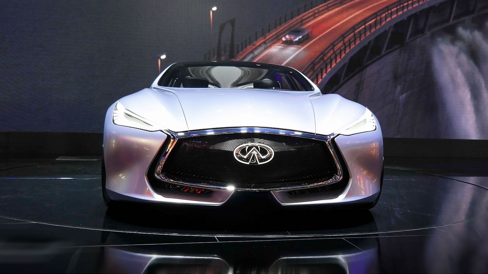 Brillano come stelle le auto elettriche e ibride al Motor Show di Parigi