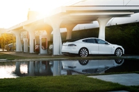 Tesla inaugura il Supercharger più grande d’Europa, in Italia.