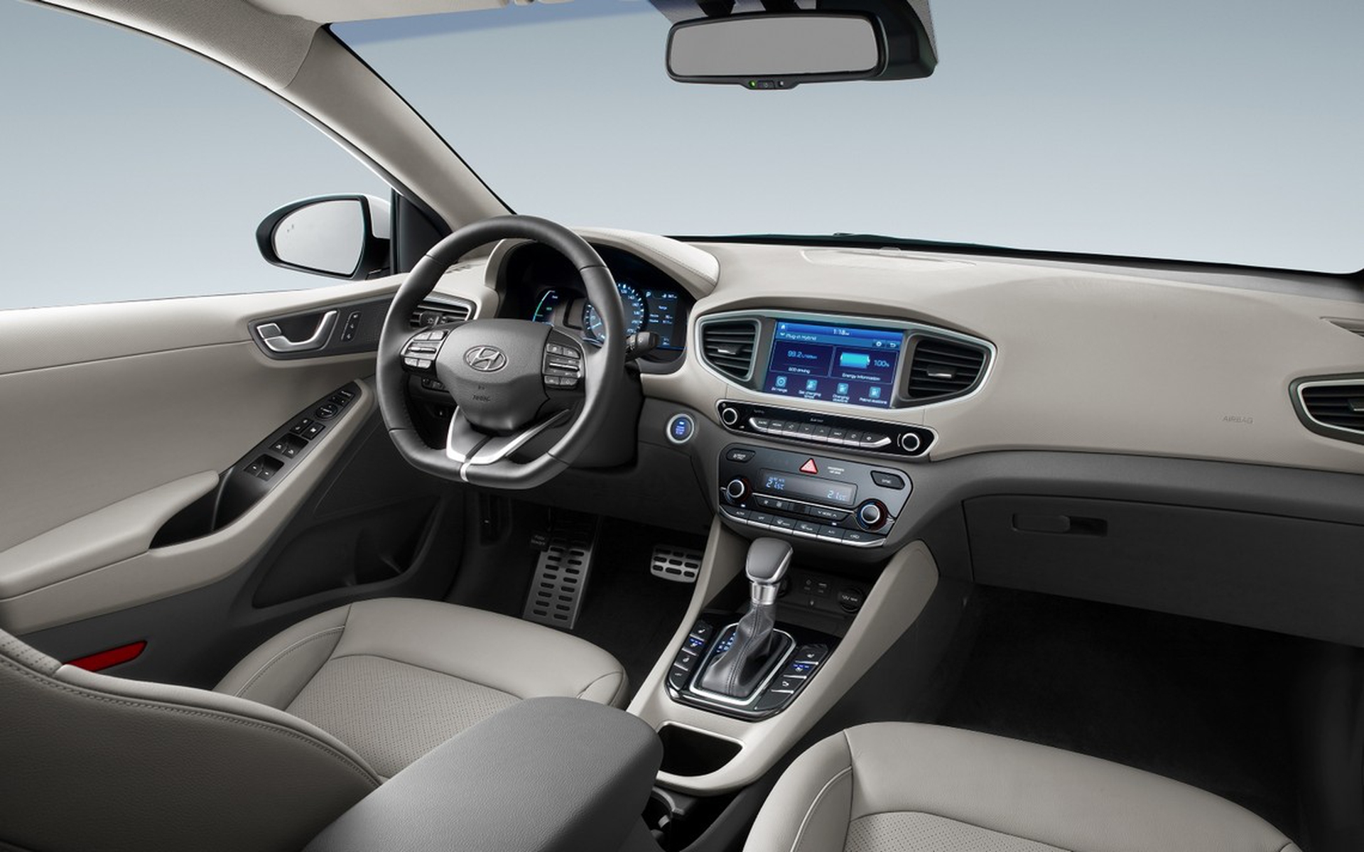 Tutto sull’auto ibrida plug-in, punto d’incontro delle tecnologie ibrida ed elettrica