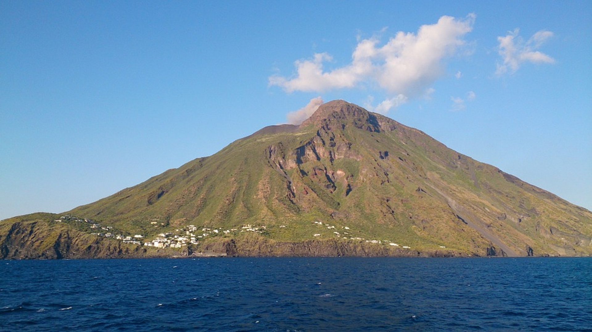stromboli-836299_960_720