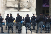 Migranti, blitz della polizia in stazione Centrale a Milano: 52 portati in questura