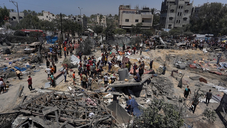 L'area di Al Mawasi, nella Striscia di Gaza, bombardata da Israele