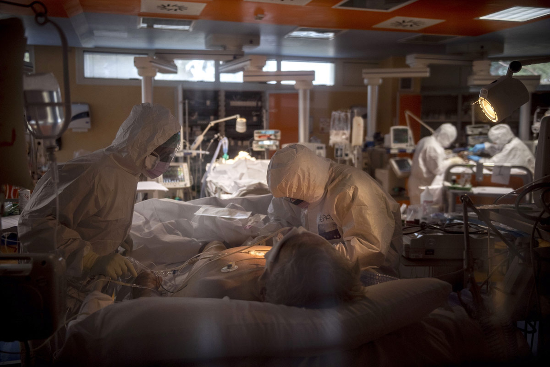 Un paziente in un reparto Covid in Italia