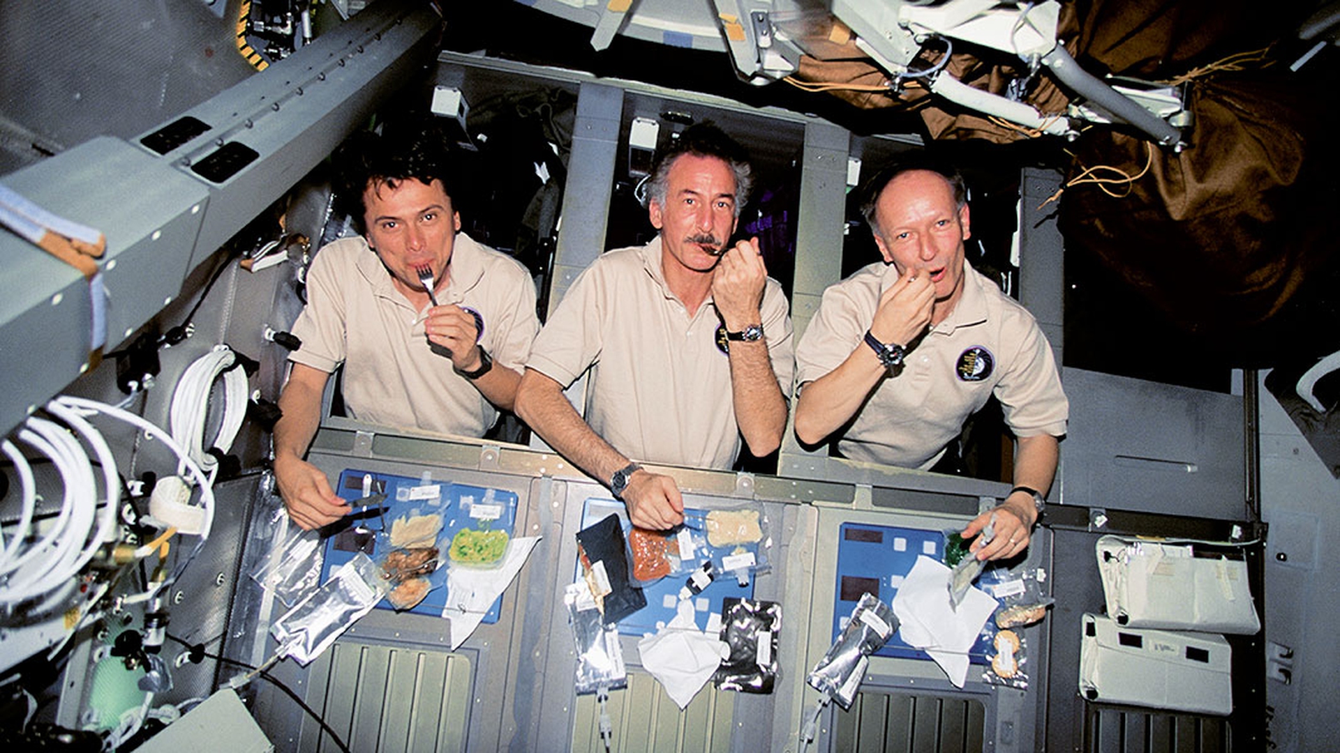 Cibo nello spazio. Dai cubetti dell'Apollo 13 ai legumi Slow Food di Samantha Cristoforetti