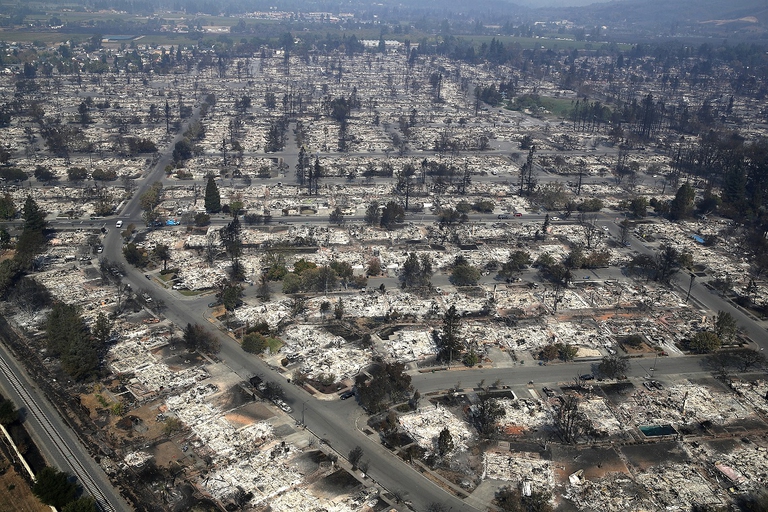Zona devastata dalle fiamme in California