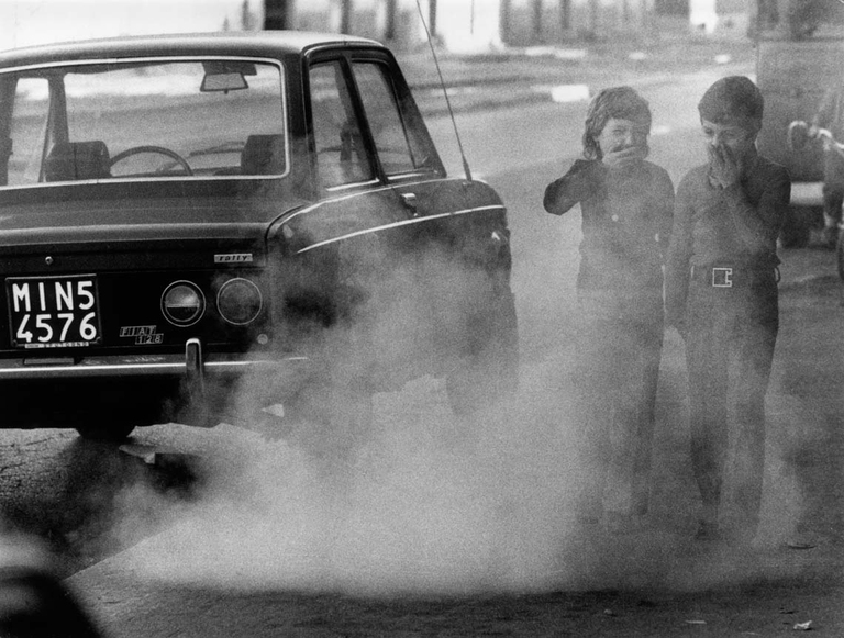 Smog a Milano, 1973. Che cosa è cambiato? Foto di Keystone/Hulton Archive/Getty Images