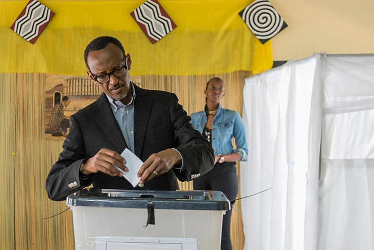 Kagame votes in Kigali
