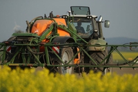 Pesticidi, i Paesi membri possono vietarli anche se autorizzati dall’Europa