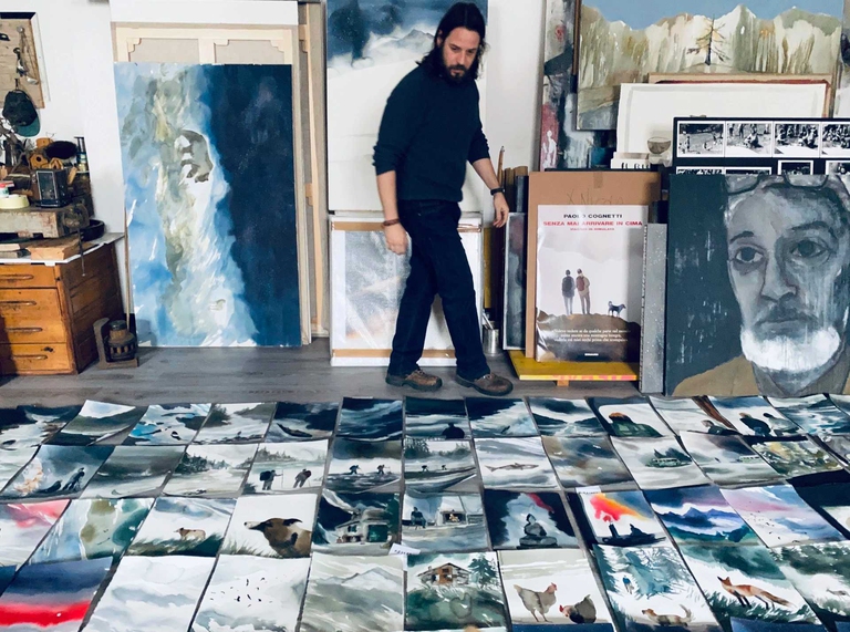 Il pittore Nicola Magrin nel suo atelier a Monza dove vive
