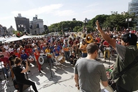 L’orchestra improvvisata che invade le strade di New York