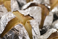 Alluminio in cucina, come usarlo in modo corretto per evitare rischi
