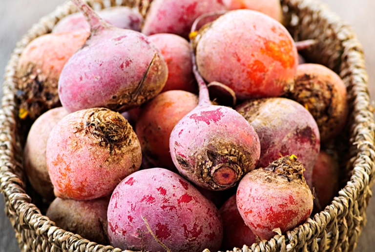 raw betroots juice salads