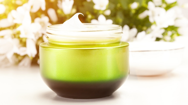 La pomata Rescue Remedy può essere applicata localmente sulla cute infiammata, danneggiata, su scottature abrasioni ecc. ecc. ©Ingimage