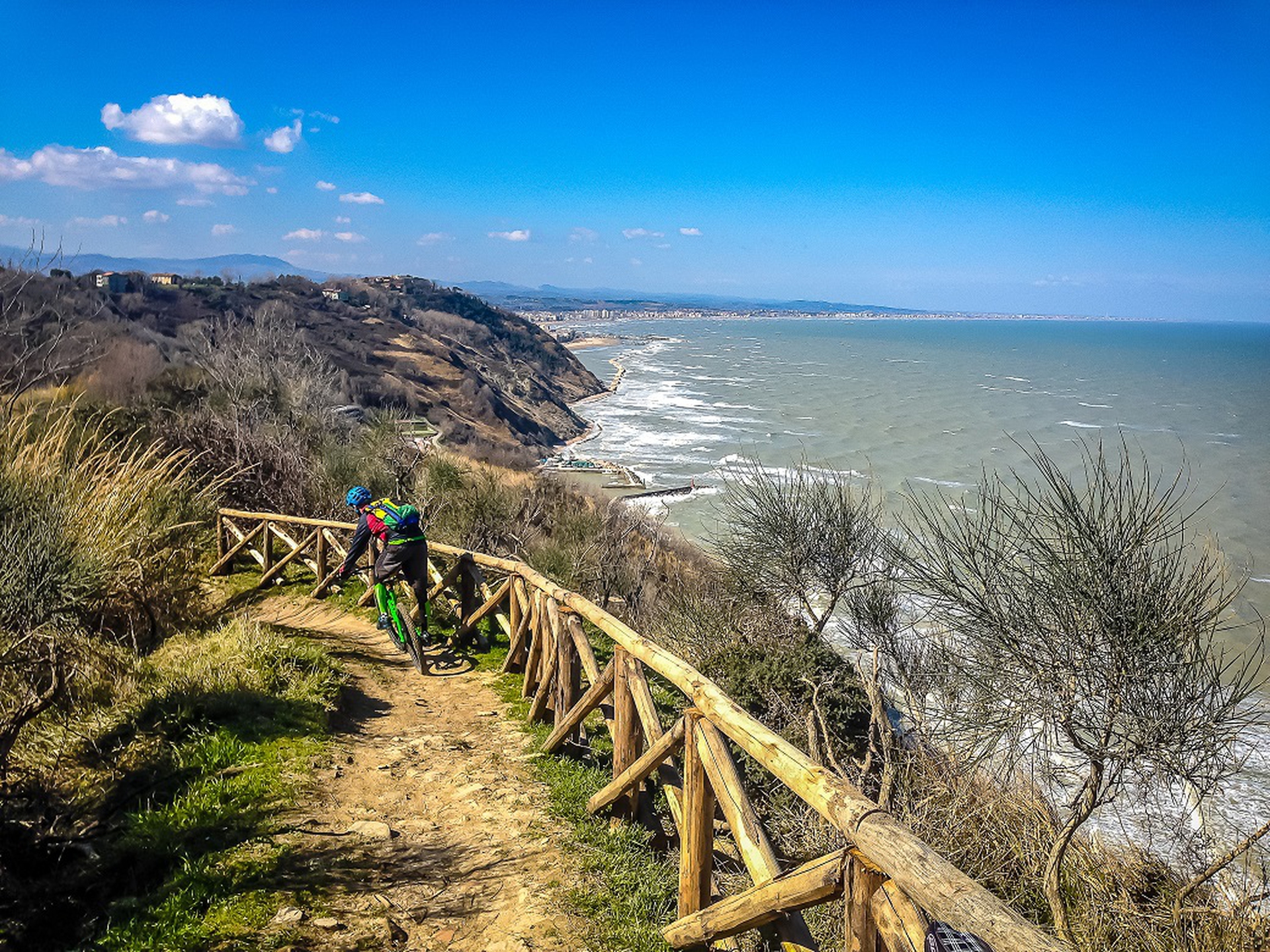 Una vacanza in bici può unire arte, natura e relax