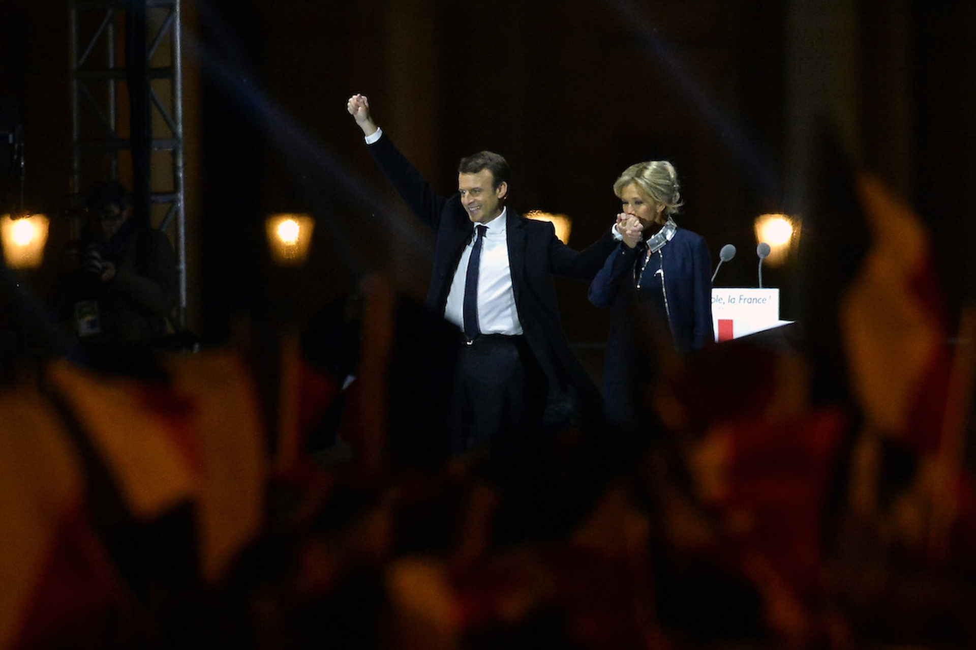 Macron festa elezioni-680102318
