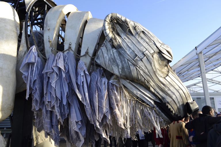 Il 9 dicembre all'ingresso del sito di Le Bourget, dove si svolge la Cop 21, Greenpeace ha installato un gigantesco orso polare ©Andrea Barolini