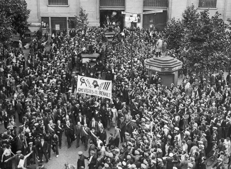Una manifestazione a Parigi nel giugno del 1936