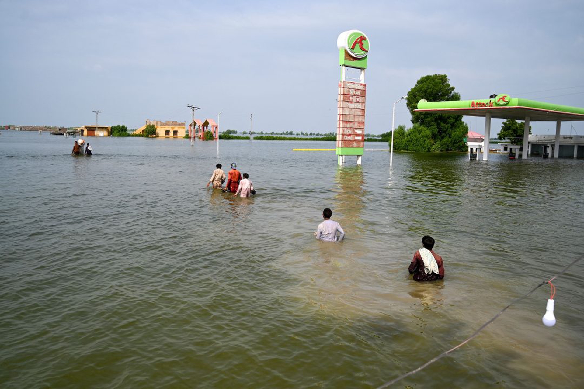 TOPSHOT-PAKISTAN-WEATHER-CLIMATE-FLOODS