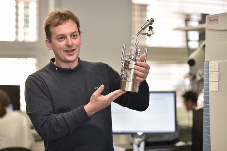 ritatti di ricercatori realizzati per la comunicazione esterna dell'università. I ritratti sono stati realizzati all'interno dei laboratori della facoltà di science&tecnologies della libera università di bolzano