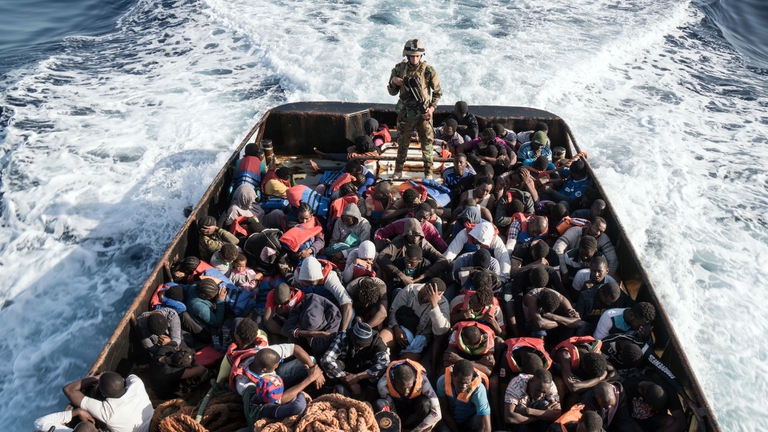 Migranti raccolti in mare dalla guardia costiera della Libia