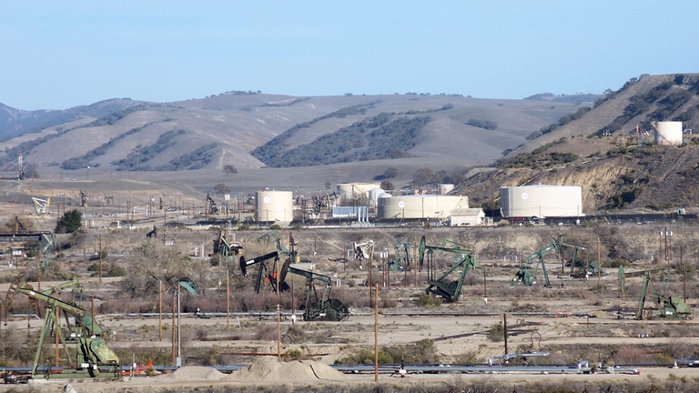 Il San Ardo Oil Field è un grande giacimento di petrolio a Monterey, in California, negli Stati Uniti. È nella valle del Salinas, a circa cinque miglia (8 km) a sud della cittadina di San Ardo. Con circa 500 milioni di barili è il 13° più grande giacimento petrolifero in California.