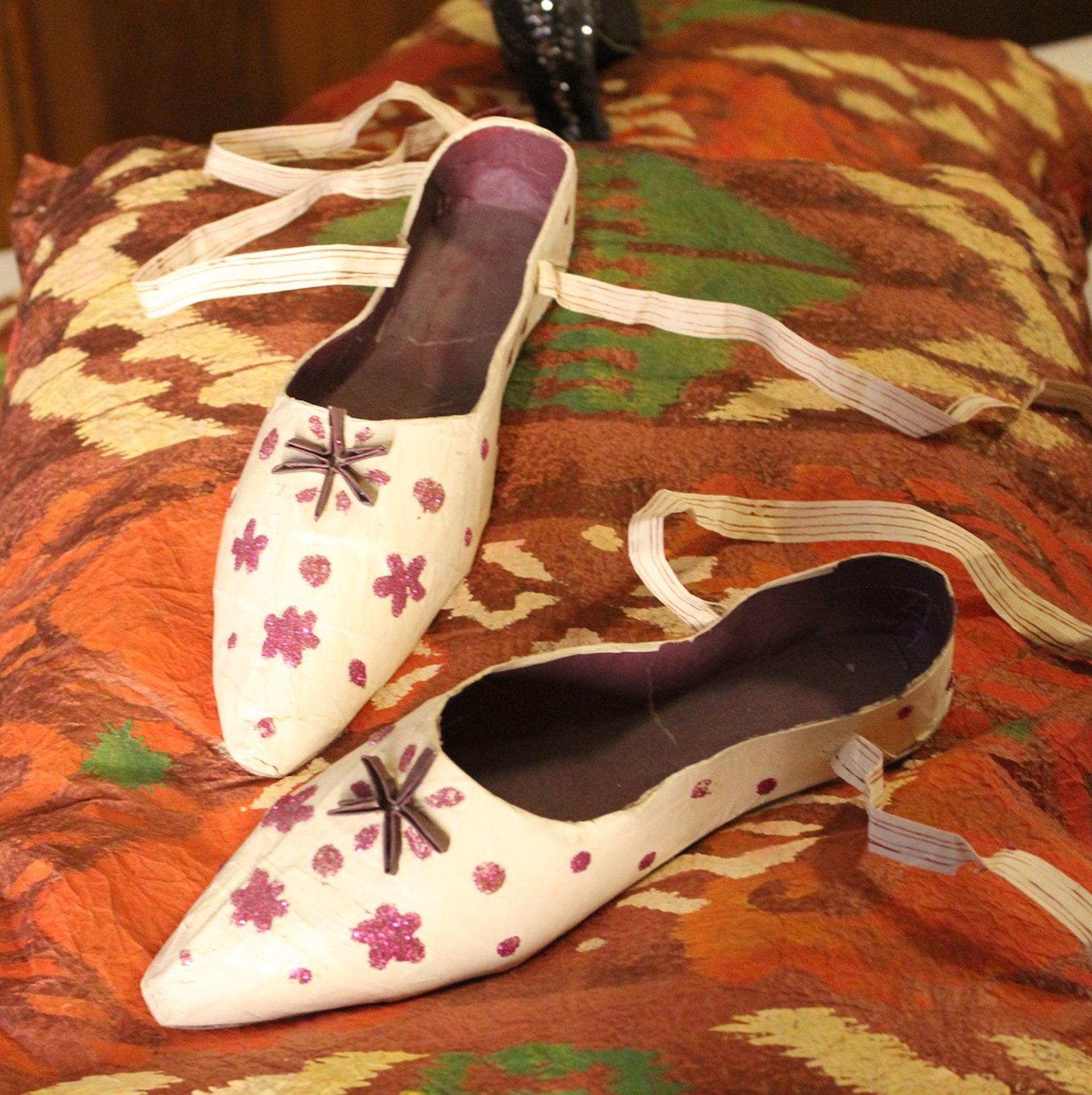 La collezione di abiti in carta alla Villa Necchi Campiglio