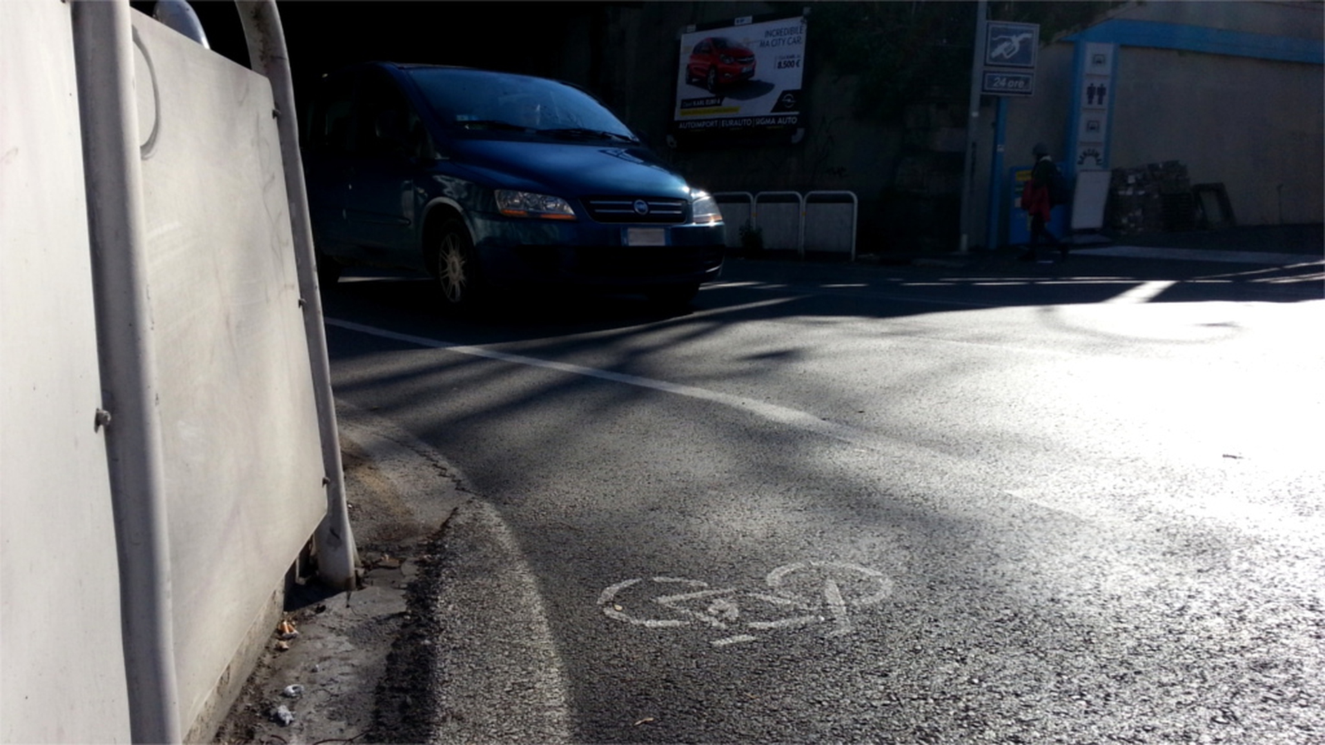 Ciclabile popolare Tuscolana rispettata dalle auto