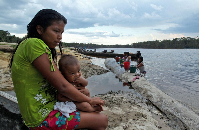 Indigeni Piaroa sul fiume Matavén, in piena foresta tropicale © Mauricio Duenas Castaneda/Ansa