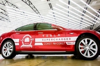 Tesla, coast to coast da record con un’auto elettrica