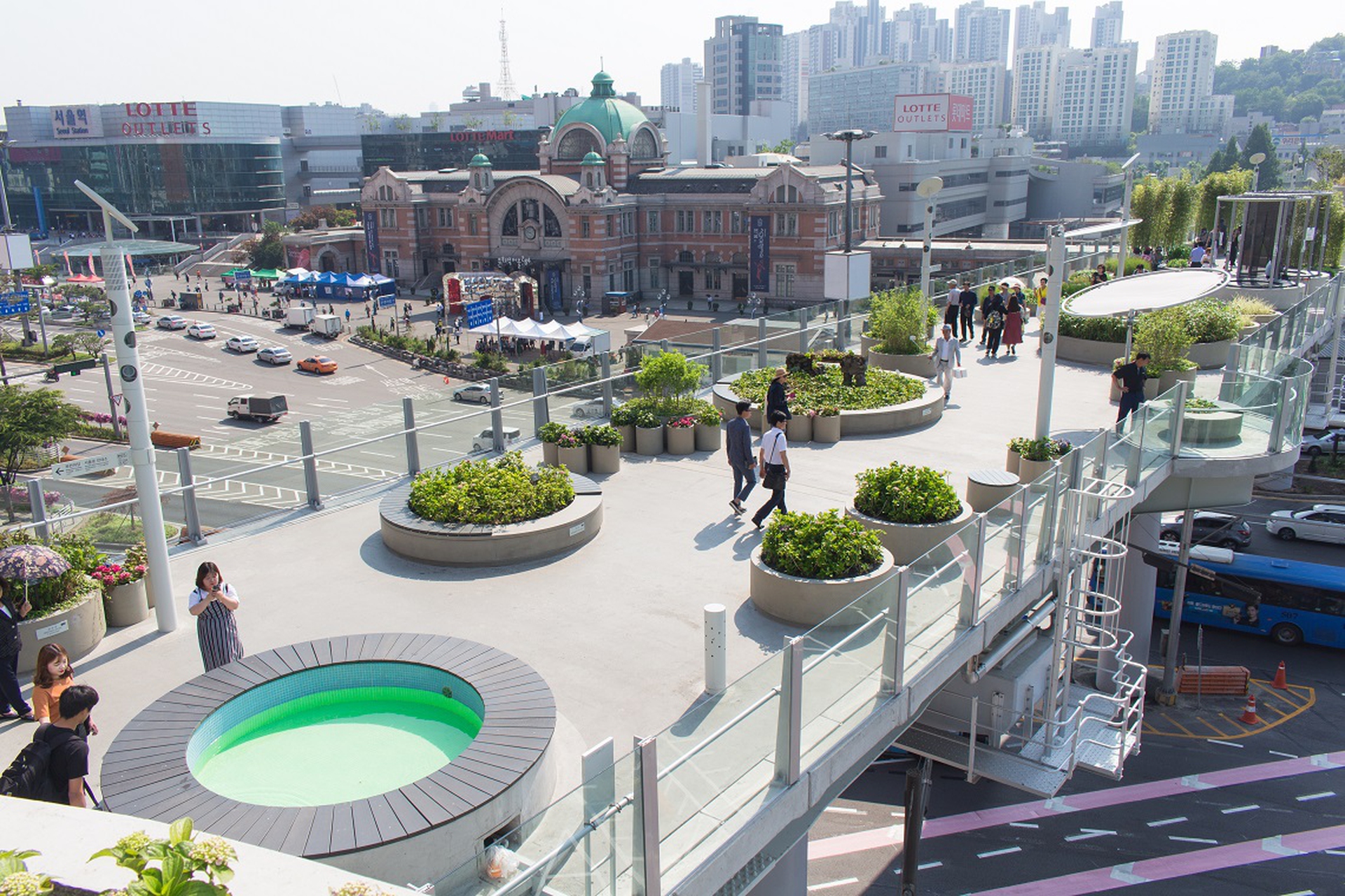 The newly opened walkway of Seoul