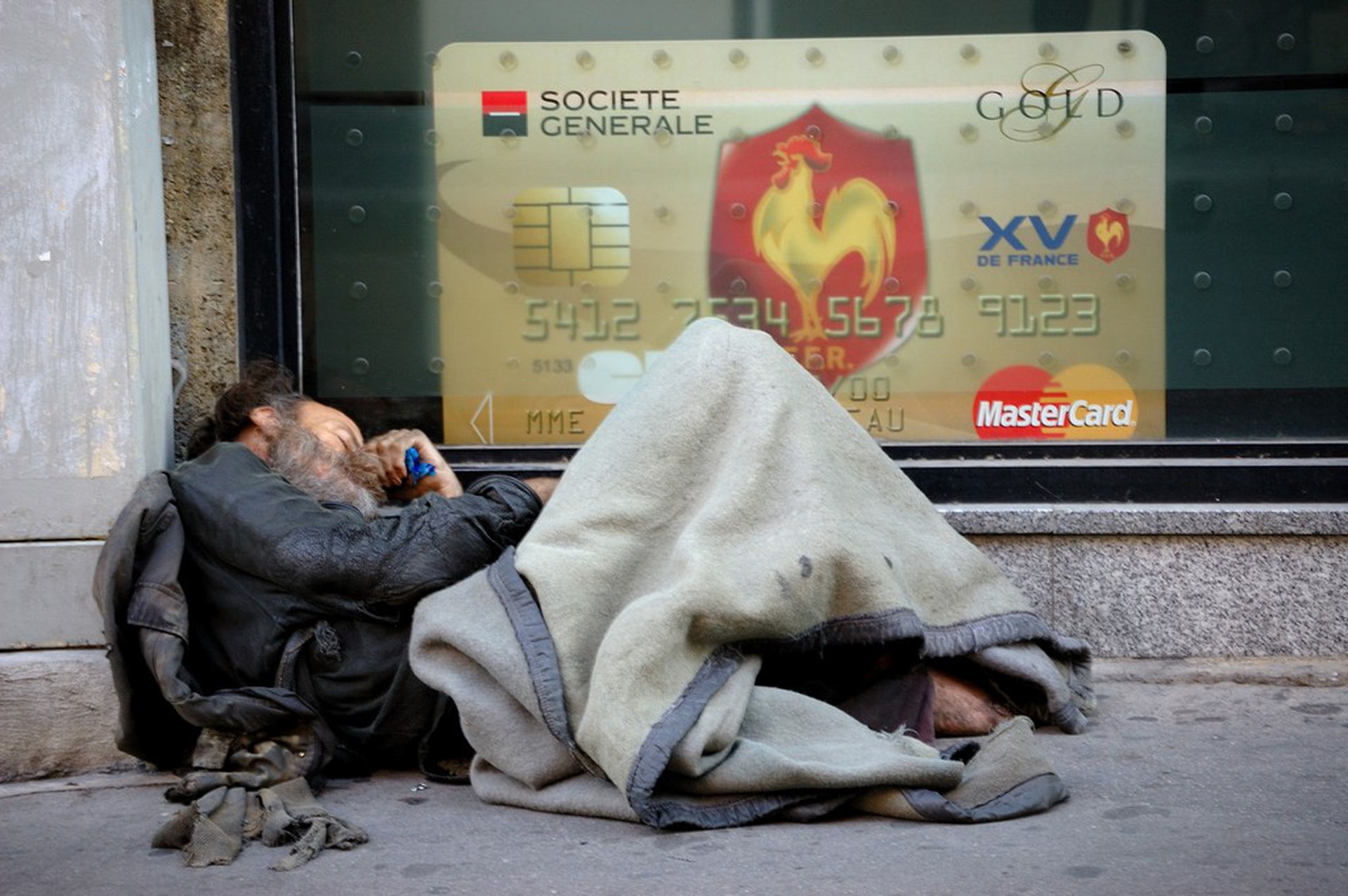 Contrasti - Disparità. Ricchezza e povertà di Antonio Manidi