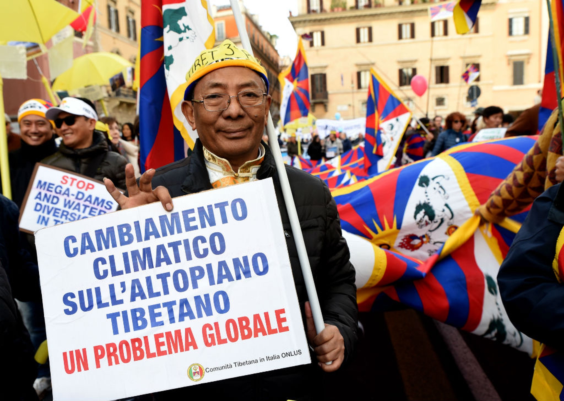 Marcia per il clima. Le immagini dei 15 mila a Roma