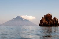 Smoking land, scoperti oltre 200 camini vulcanici al largo delle Eolie