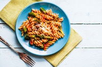 Piatti colorati per mangiare meno