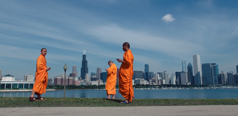 lo_and_behold_foto_1