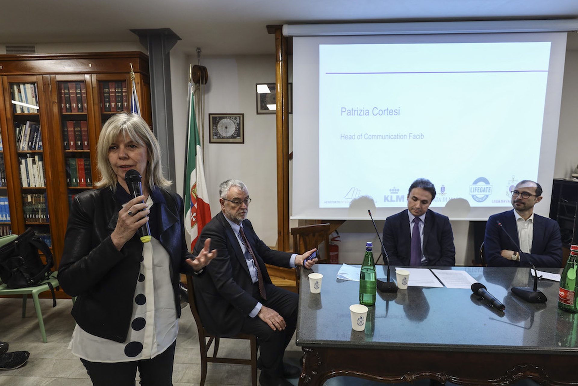 The LifeGate PlasticLess® Seabin arrives in Naples thanks to KLM and Armata di Mare