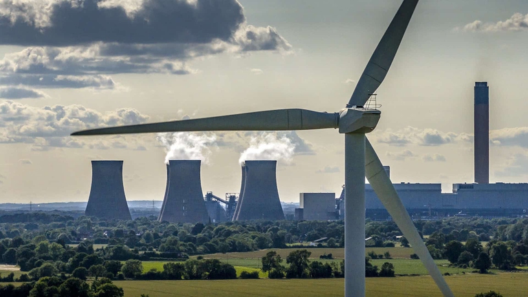 Le rinnovabili hanno superato per la prima volta il carbone, ma la loro crescita non è sufficientemente rapida