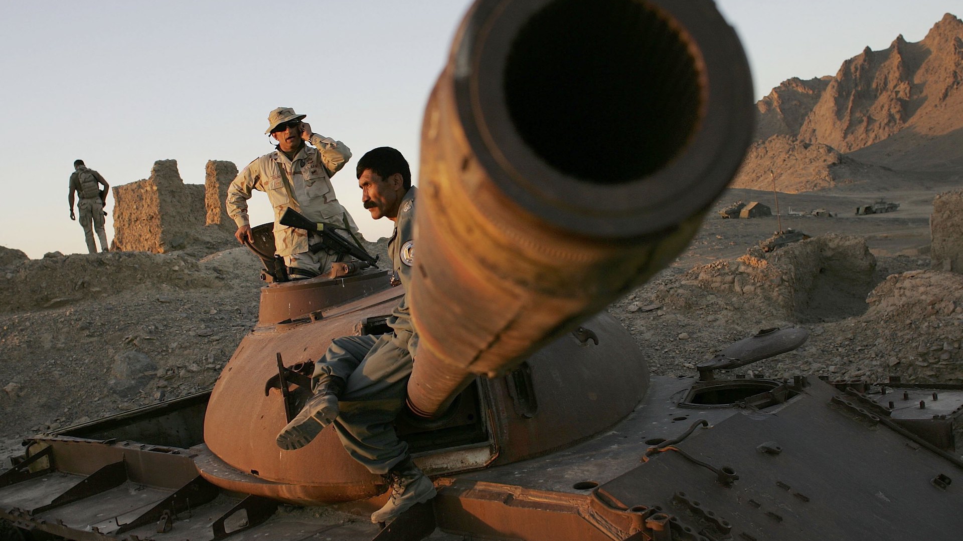 I resti di un carro armato sovietico in Afghanistan