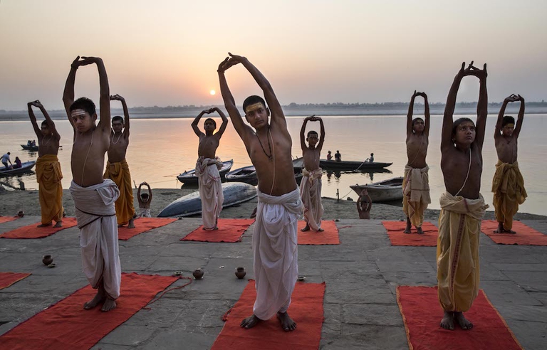 giornata internazionale dello yoga india gange