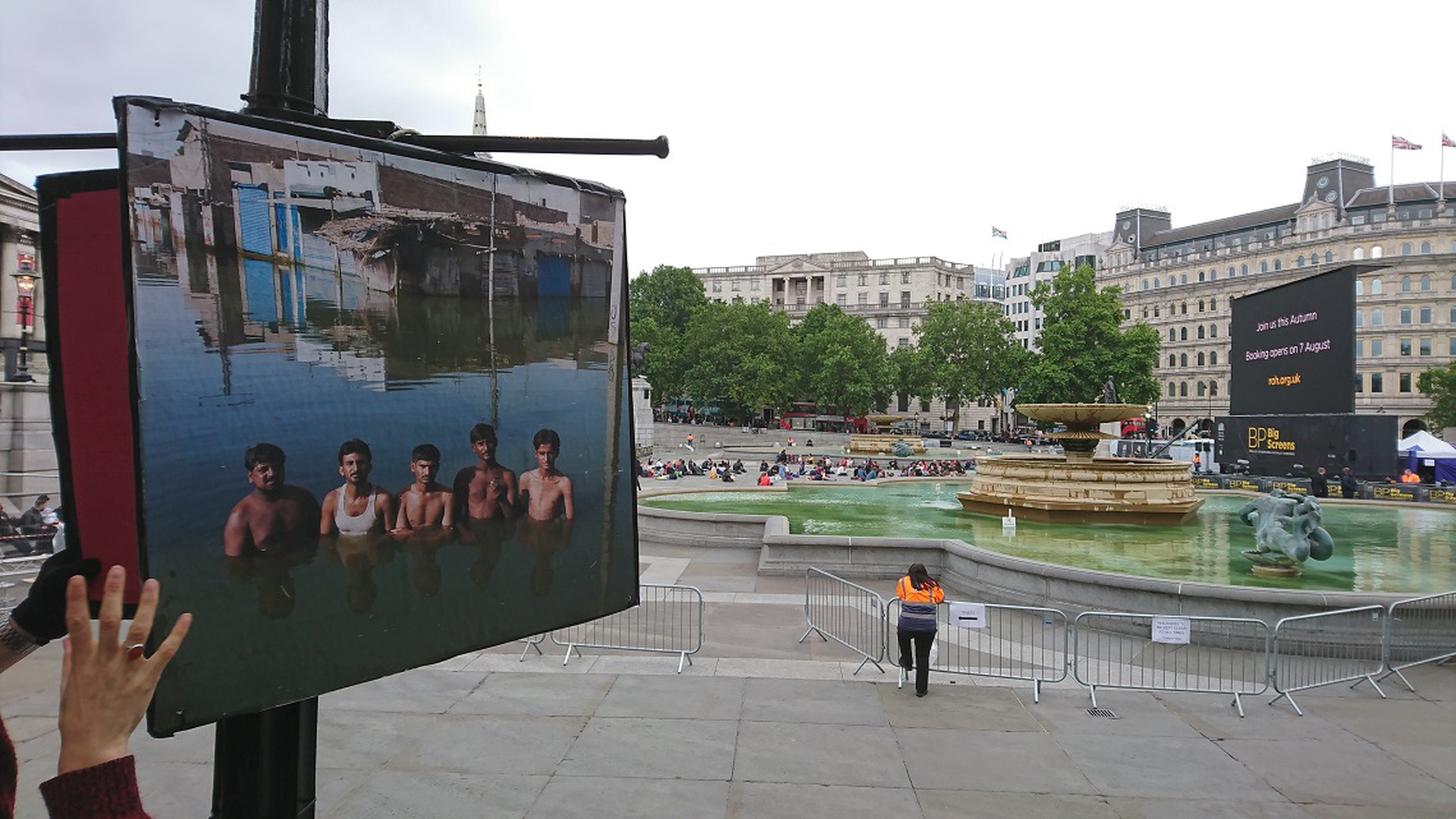 Cartello esposto per evidenziare effetti dei cambiamenti climatici