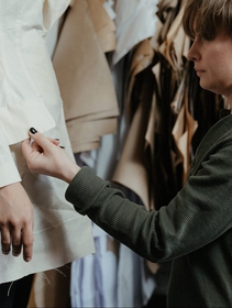 Lino, la fibra vegetale che fa tendenza nelle collezioni di moda